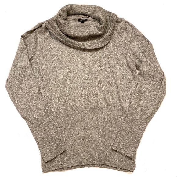 Sweaters - FINAL SALE⚜️Silver Metallic Cowl Neck Sweater